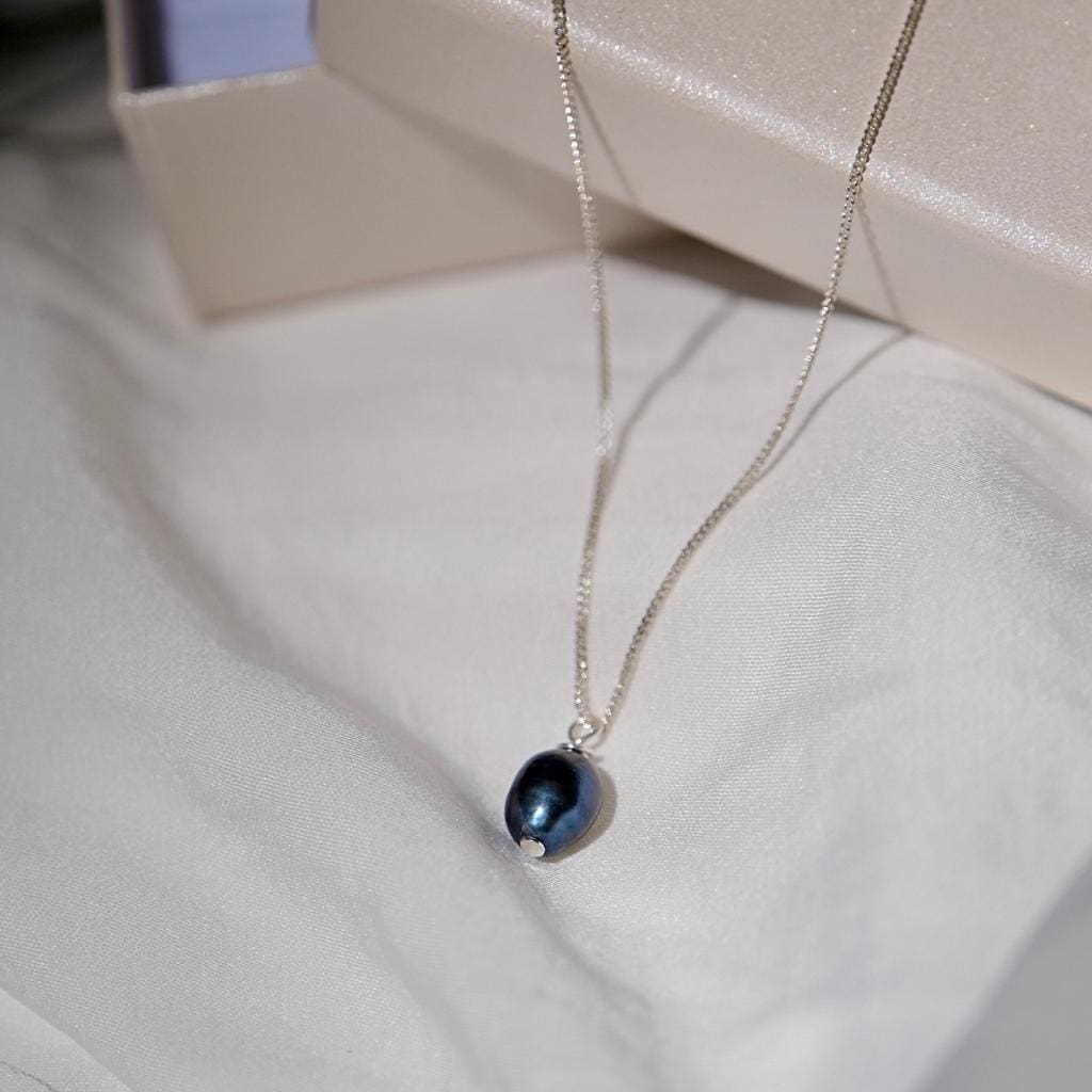 שרשרת 'YAHEL' פנינה כחולה