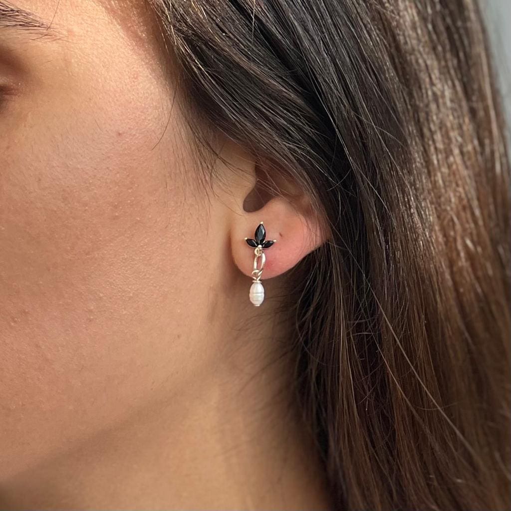 עגילי 'MISHEL' פנינה וזרקונים שחורים