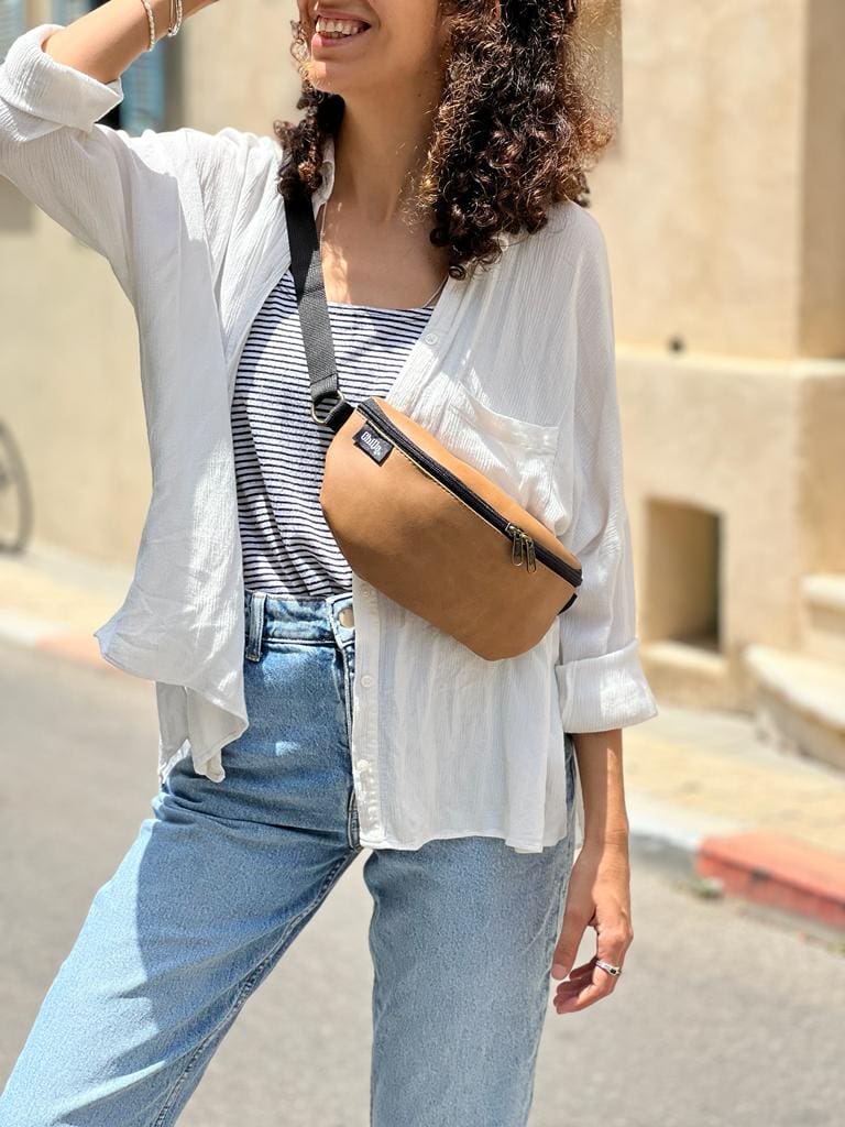 פאוץ' "הלגה" קאמל דמוי עור טקסטורה