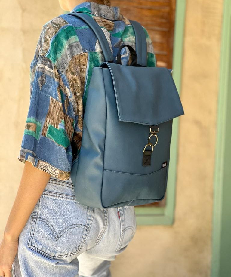 מיני סטודנטס טורקיז כהה דמוי עור