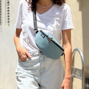 פאוץ' הלגה תכלת דמוי עור