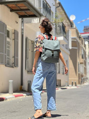 סטודנטס בינוני אפור-ירוק כהה דמוי עור