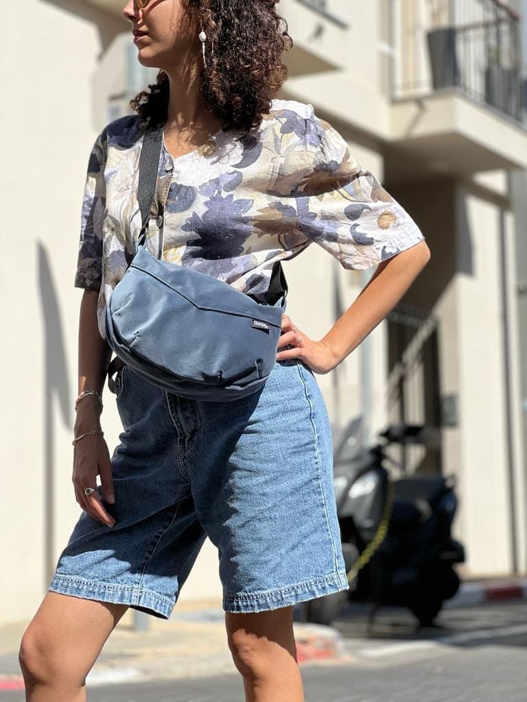 תיק צד ויטל כחול קטיפה