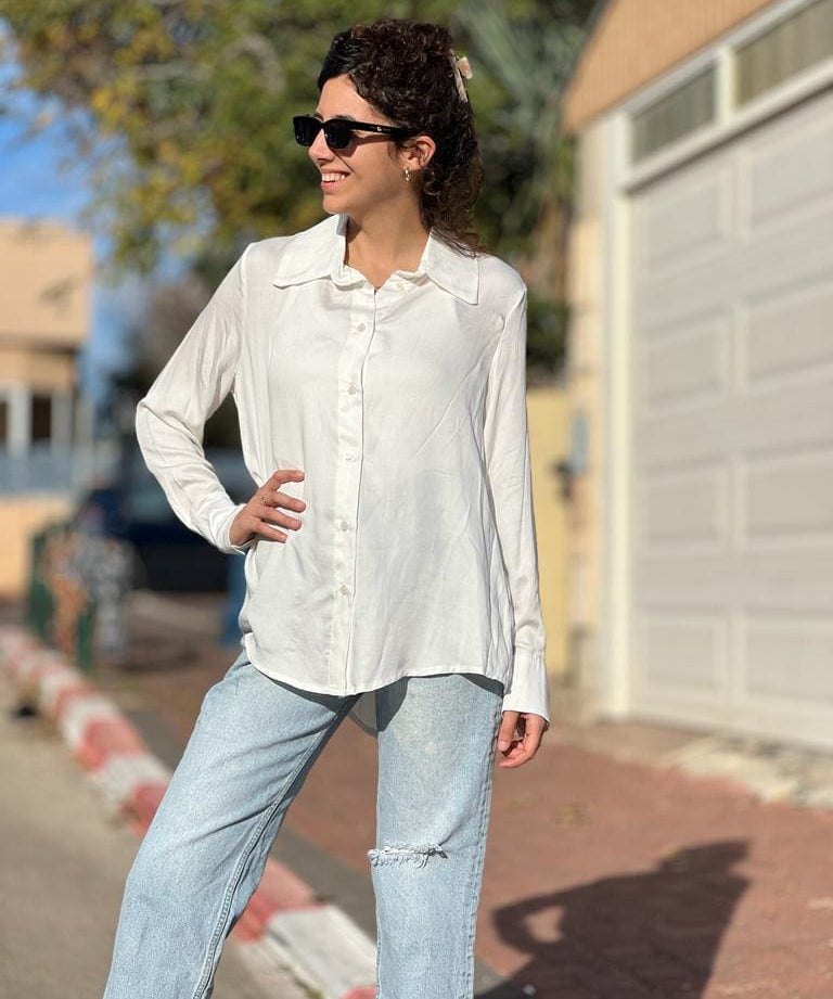 חולצה מכופתרת לבנה ויסקוזה עדינה