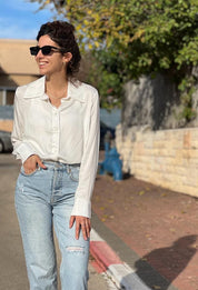 חולצה מכופתרת לבנה ויסקוזה עדינה