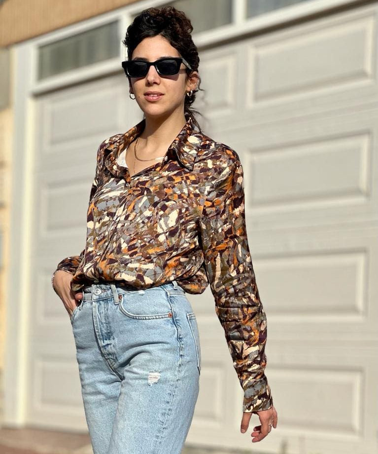 חולצה מכופתרת אבסטרקטית היסטרית ניחוח סאטני