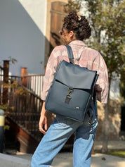 סטודנט בינוני כחול דרק דמוי עור