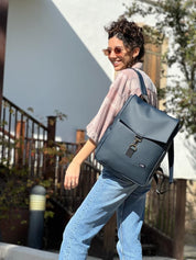 סטודנט בינוני כחול דרק דמוי עור