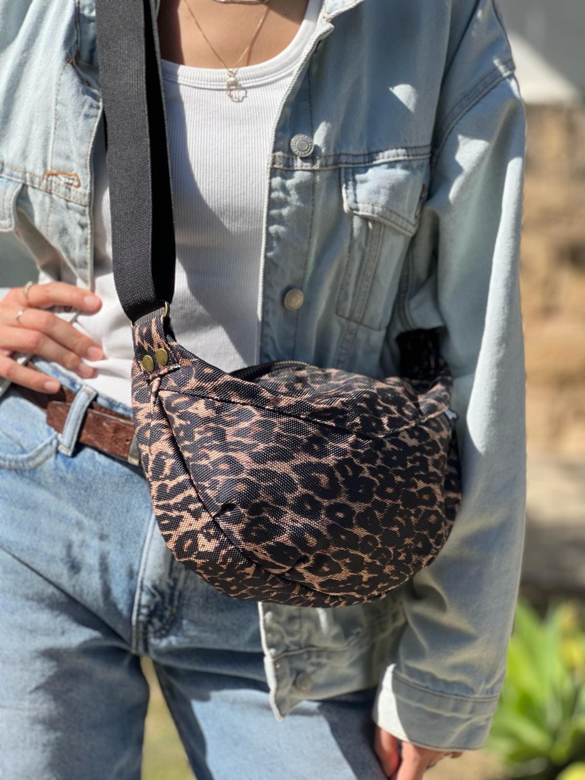 תיק צד ויטל מנומר חדש