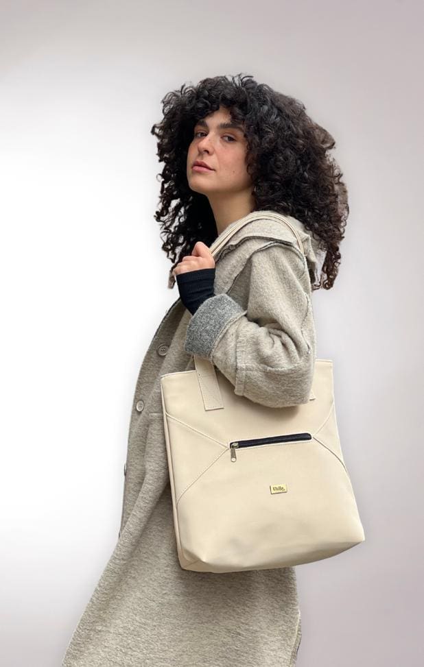 תיק צד Tommy שמנת דמוי נובוק