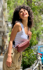 פאוץ' 'לורנס' דמוי עור דובדבן