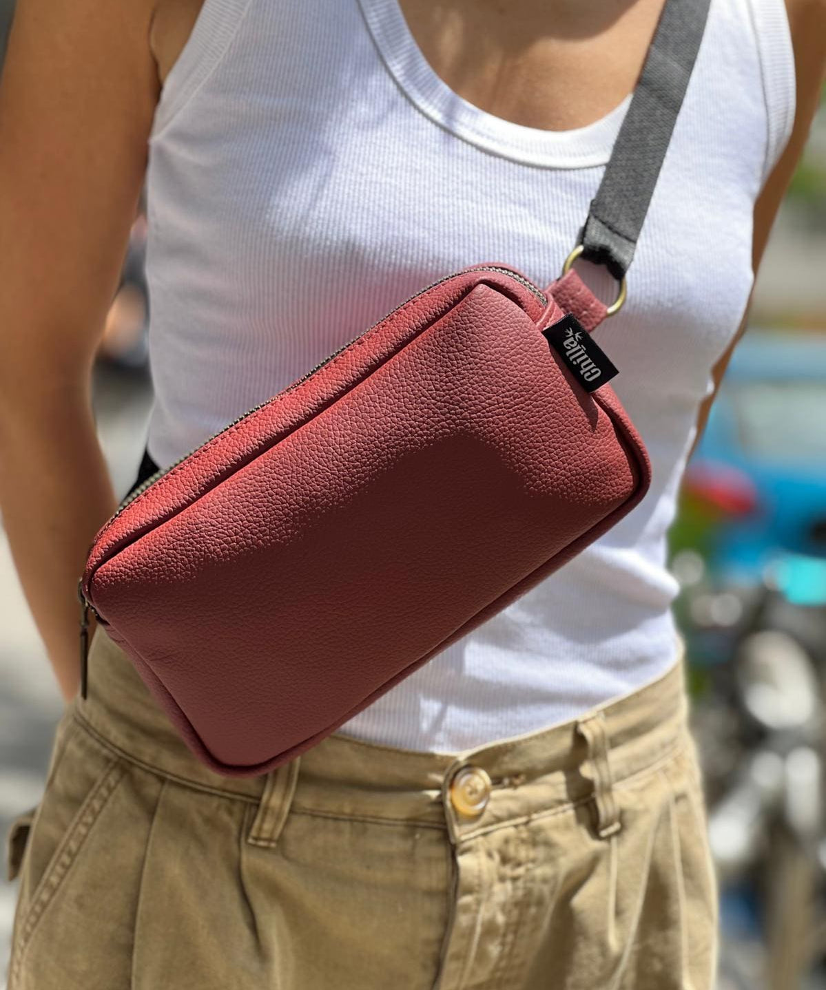 פאוץ' 'לורנס' דמוי עור דובדבן