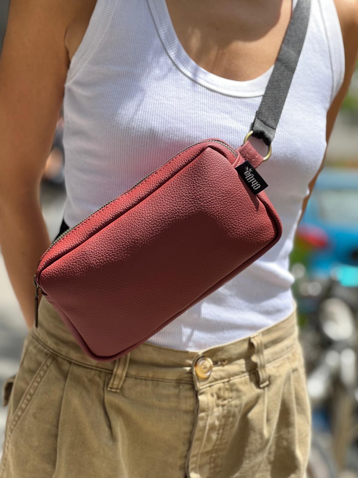 פאוץ' 'לורנס' דמוי עור דובדבן