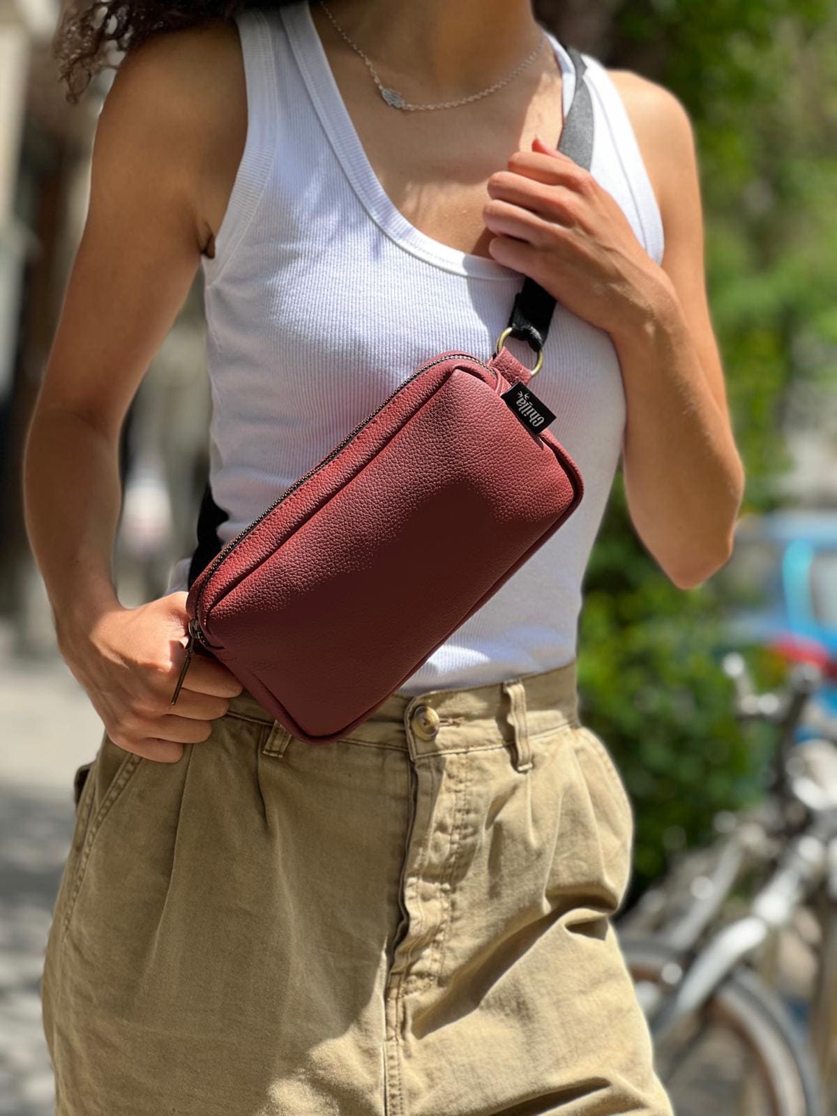 פאוץ' 'לורנס' דמוי עור דובדבן