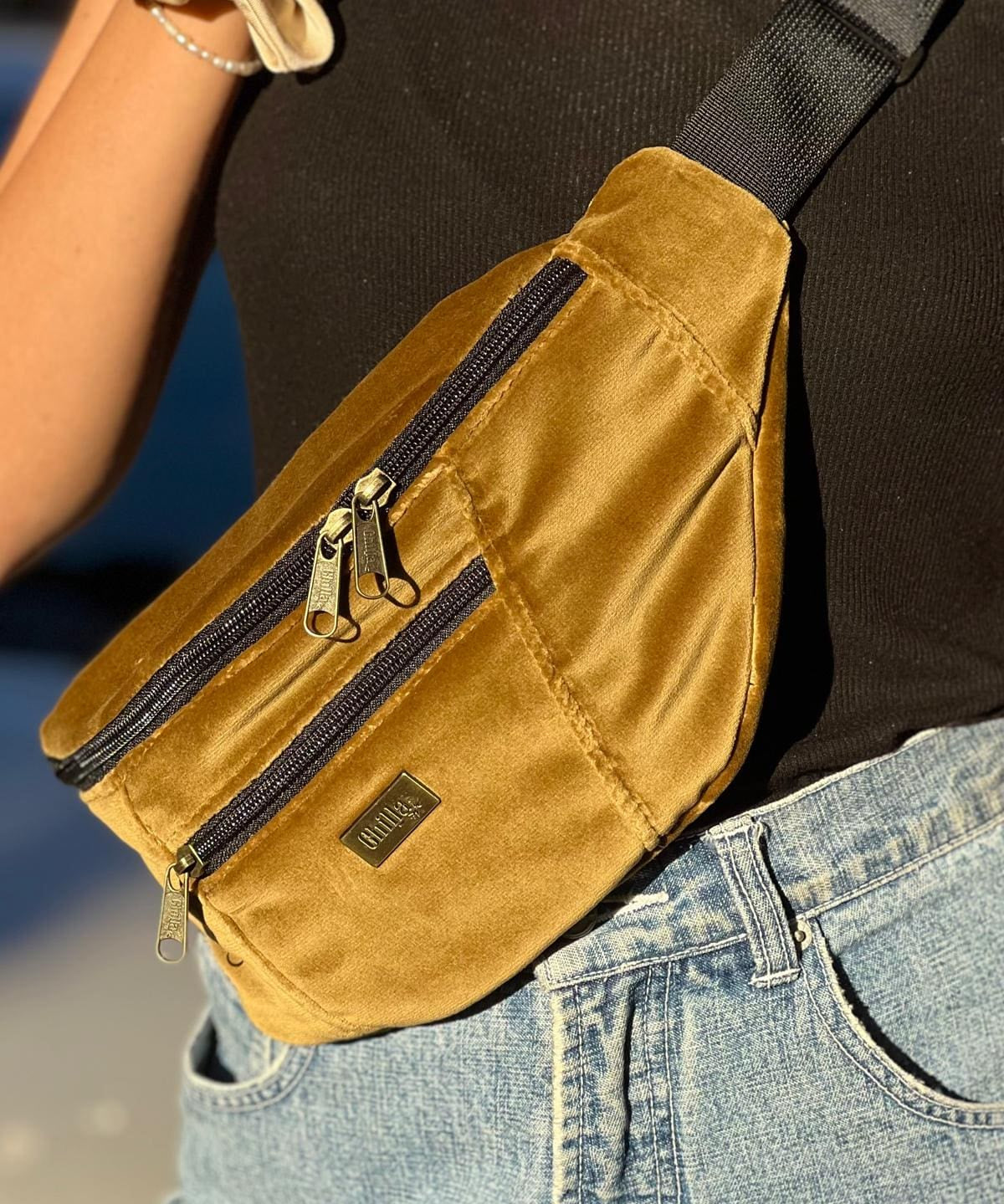 פאוץ' רוני גדול קטיפה חרדל זהוב