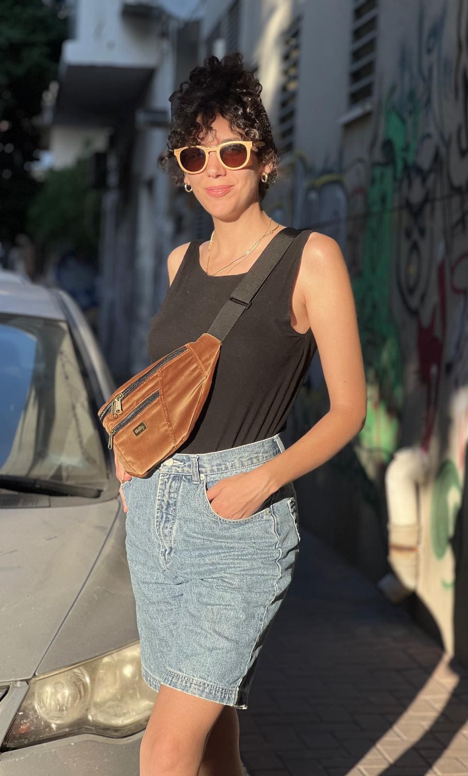 פאוץ' רוני גדול קטיפה חום זהוב