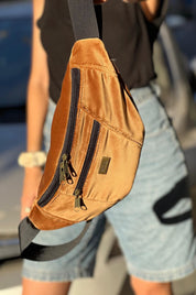 פאוץ' רוני גדול קטיפה חום זהוב