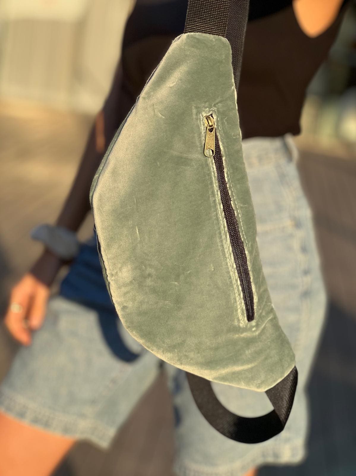 פאוץ' רוני גדול קטיפה סקאי