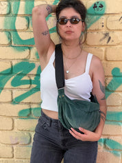 תיק צד ויטל ירוק בקבוק קטיפה