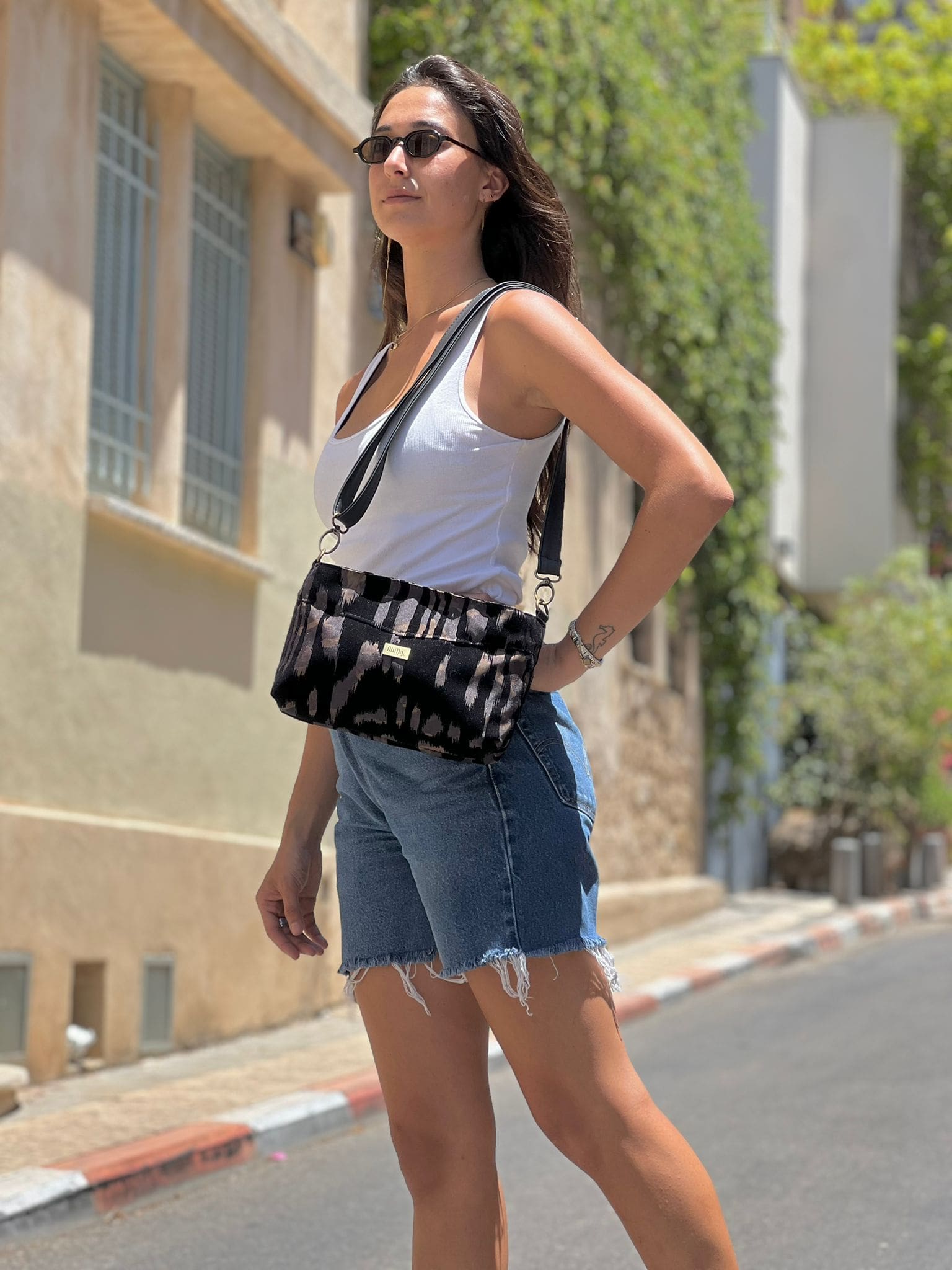 תיק צד/ קלאץ' רחל שחור עם נגיעות קטיפה