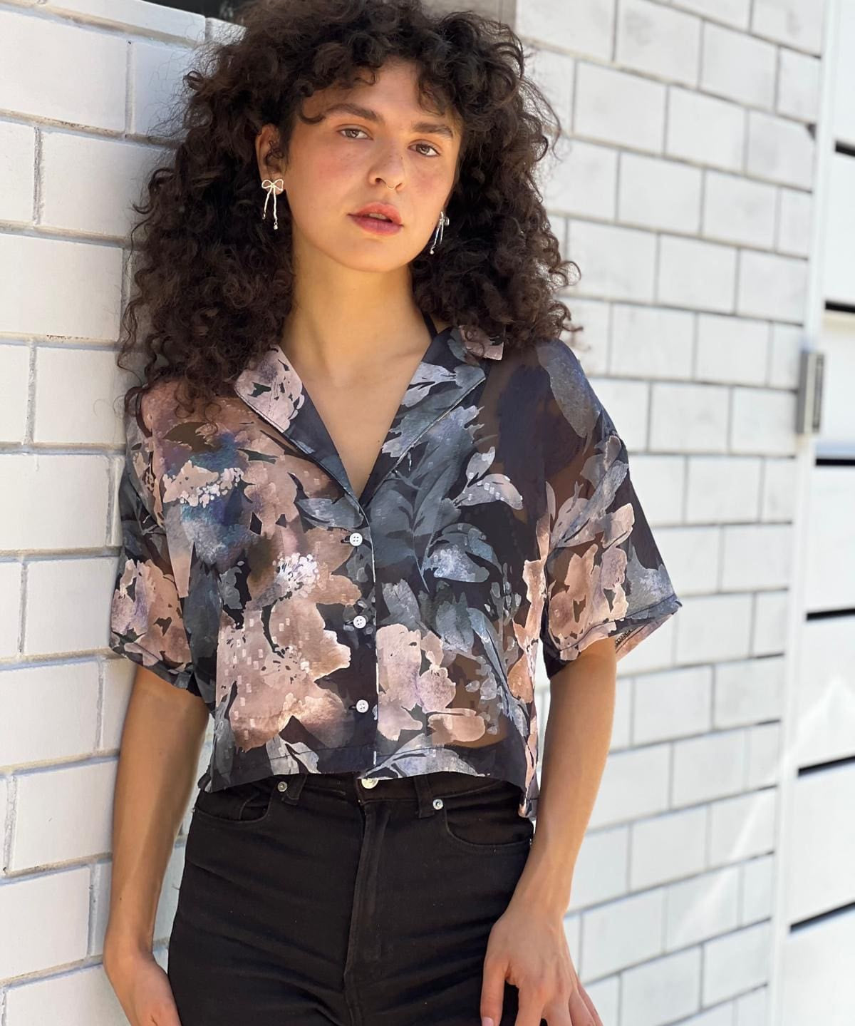 חולצה מכופתרת אוברסייז פרחונית שקפקפה