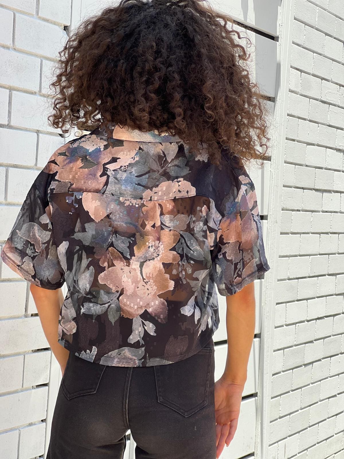 חולצה מכופתרת אוברסייז פרחונית שקפקפה