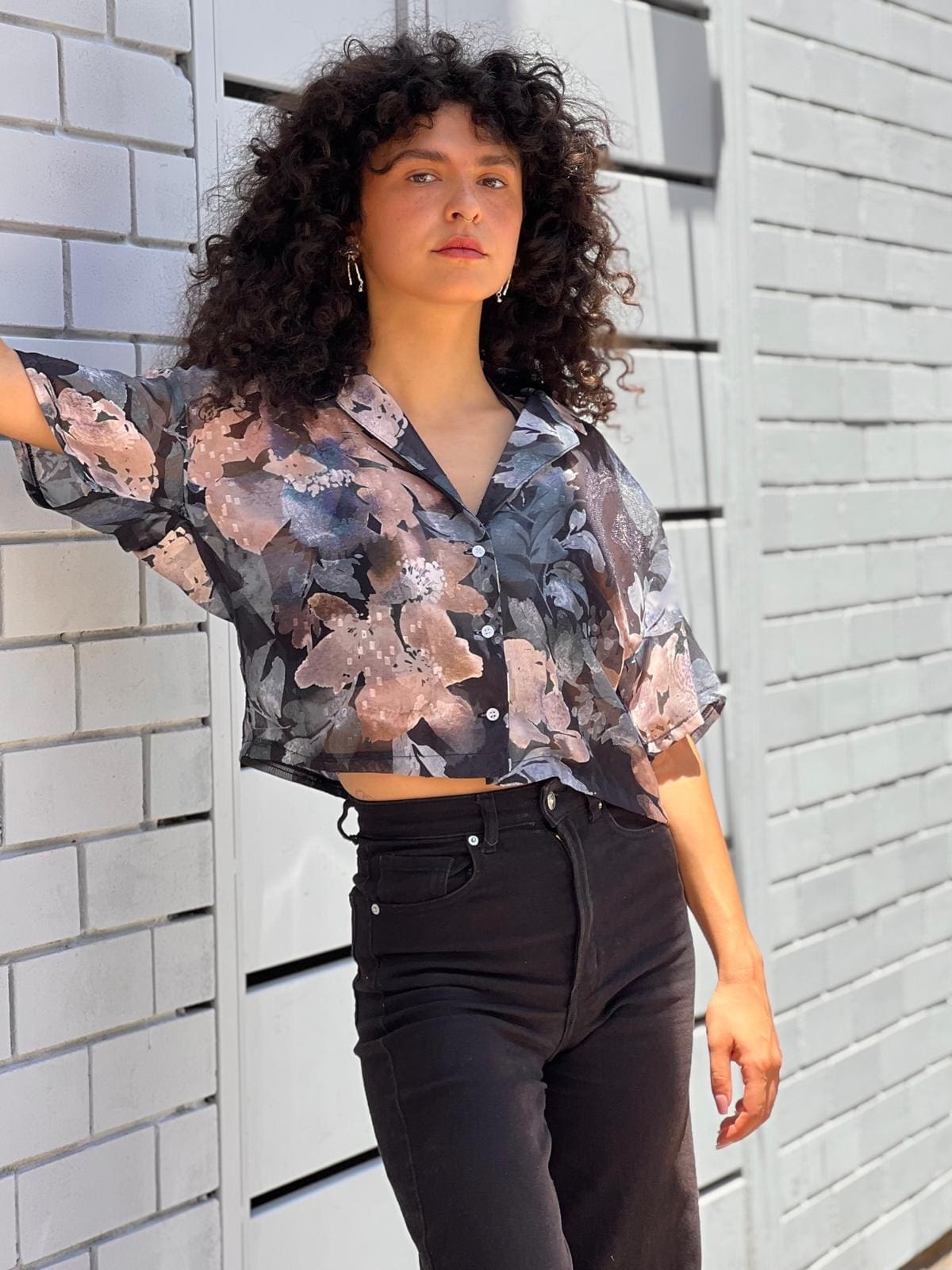 חולצה מכופתרת אוברסייז פרחונית שקפקפה