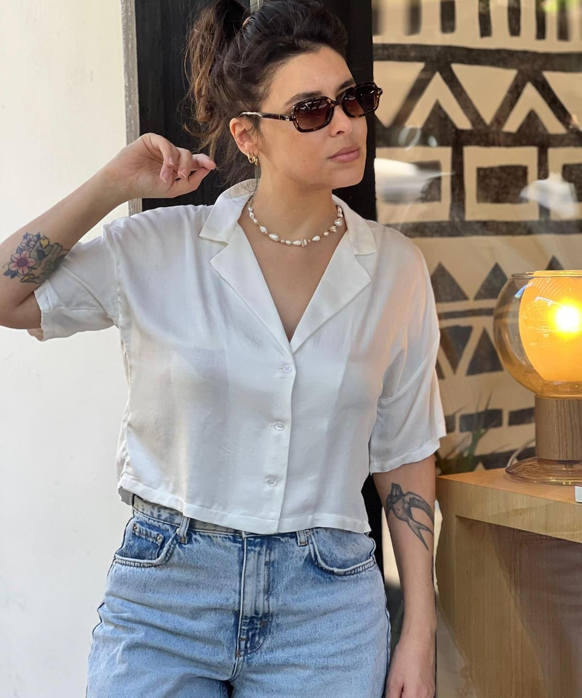 חולצה מכופתרת אוברסייז לבנה