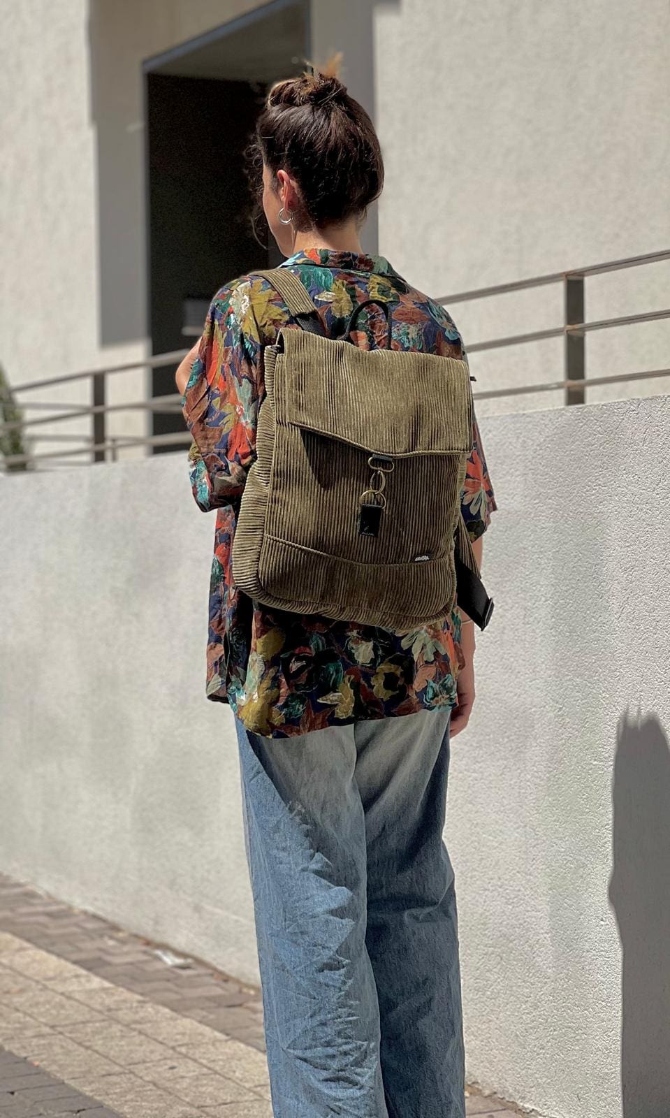 תיק גב סטודנטס בינוני ירוק זית קורדרוי