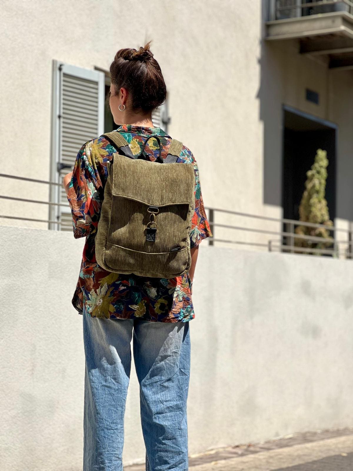 תיק גב סטודנטס בינוני ירוק זית קורדרוי