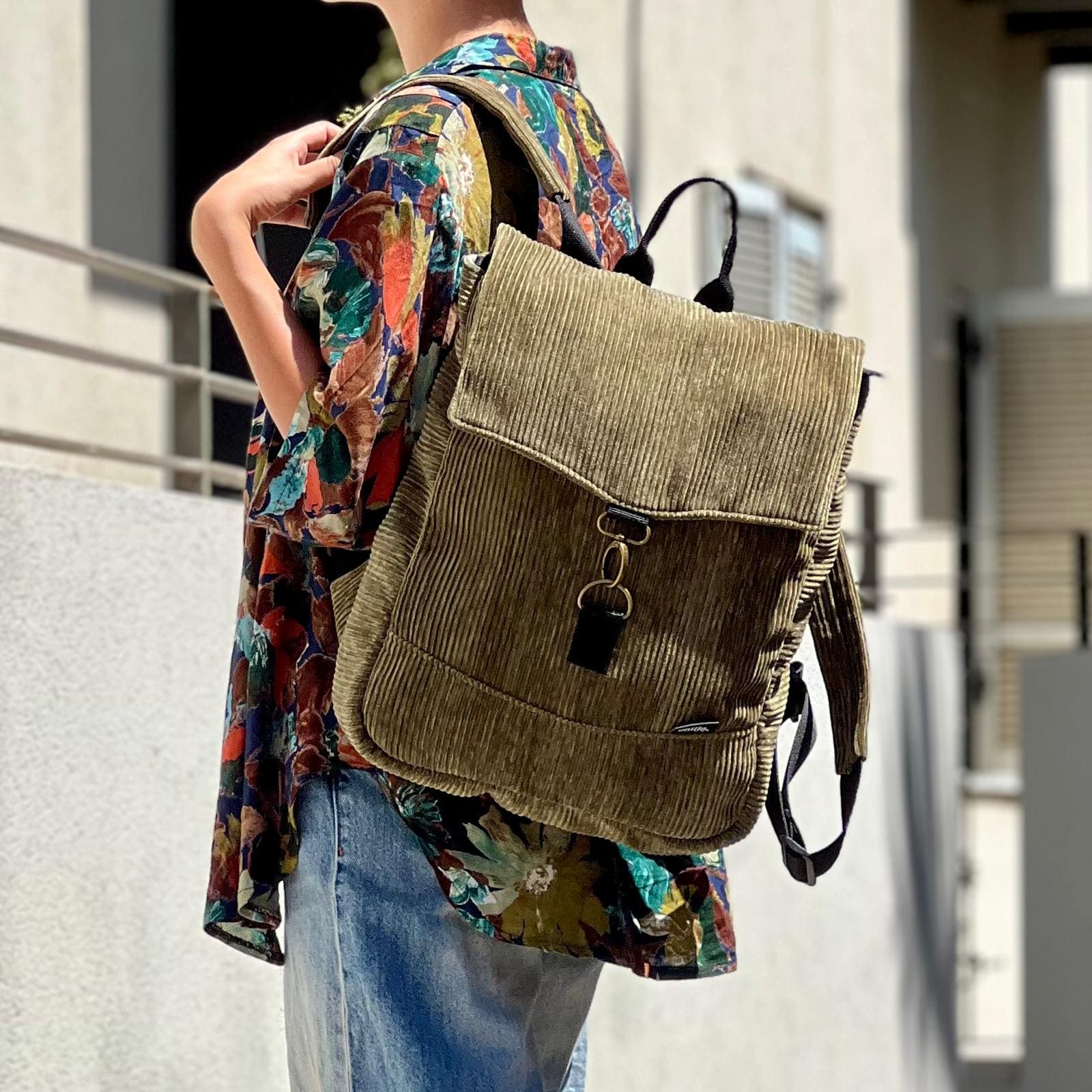 תיק גב סטודנטס בינוני ירוק זית קורדרוי