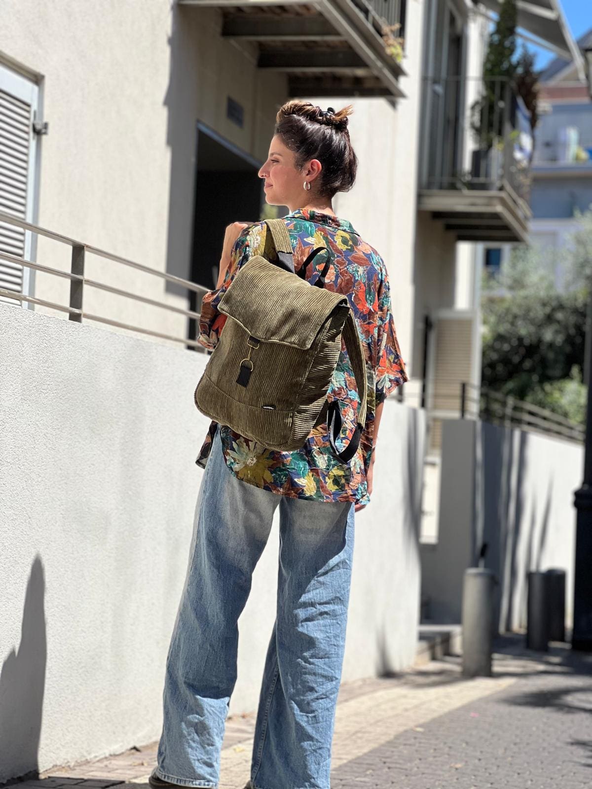 תיק גב סטודנטס בינוני ירוק זית קורדרוי