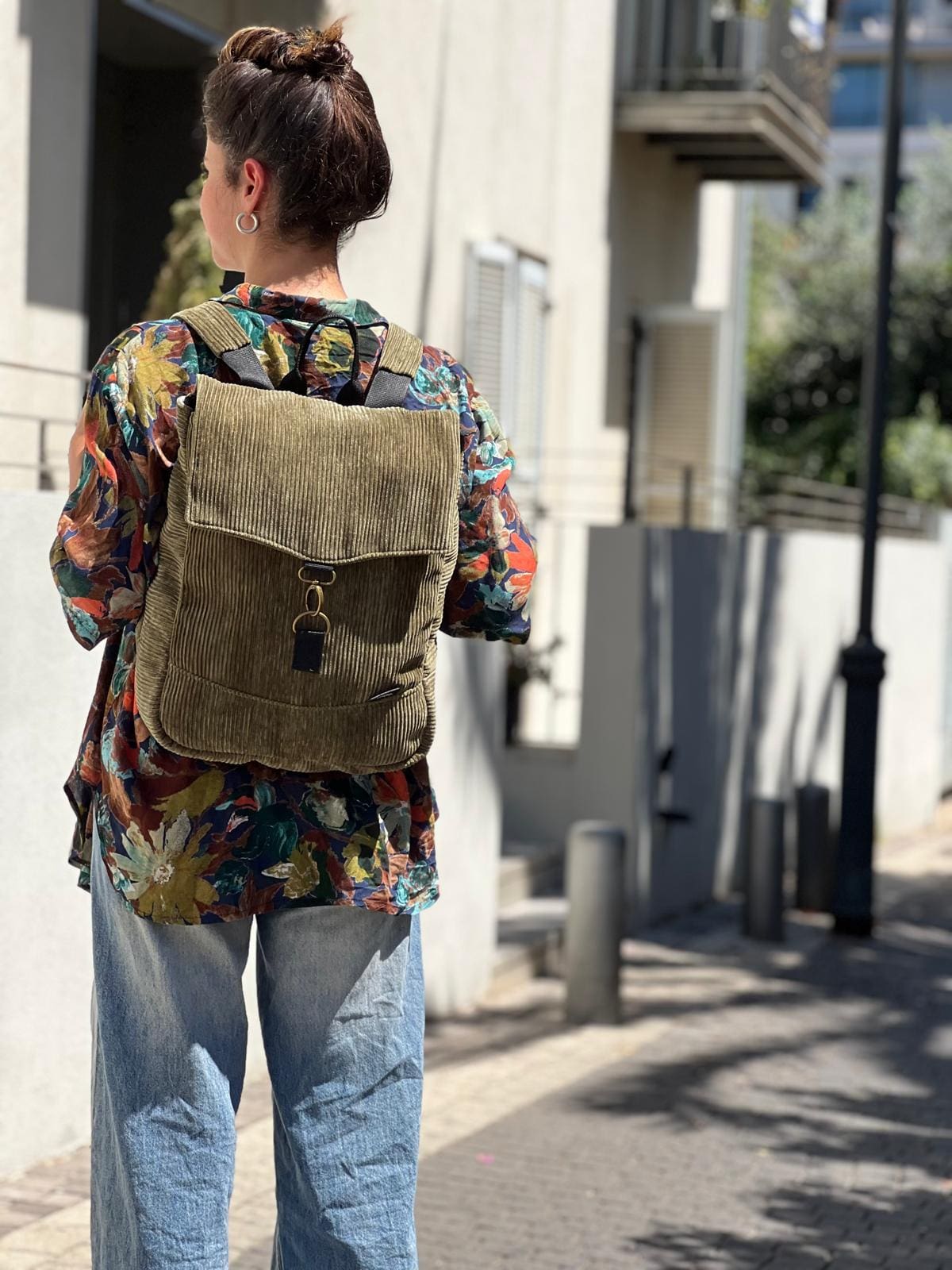 תיק גב סטודנטס בינוני ירוק זית קורדרוי