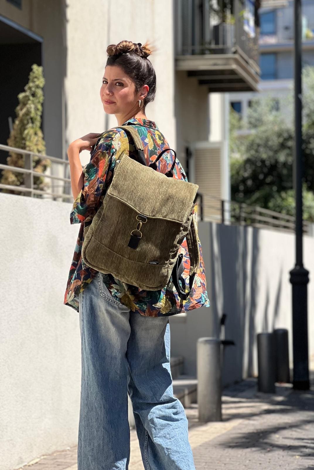 תיק גב סטודנטס בינוני ירוק זית קורדרוי