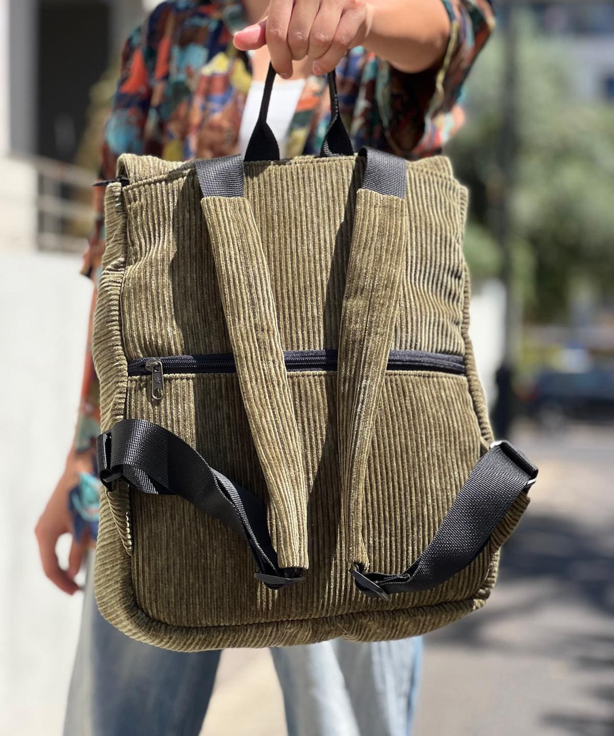 תיק גב סטודנטס בינוני ירוק זית קורדרוי