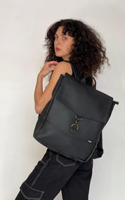 תיק סטודנט שחור דמוי עור