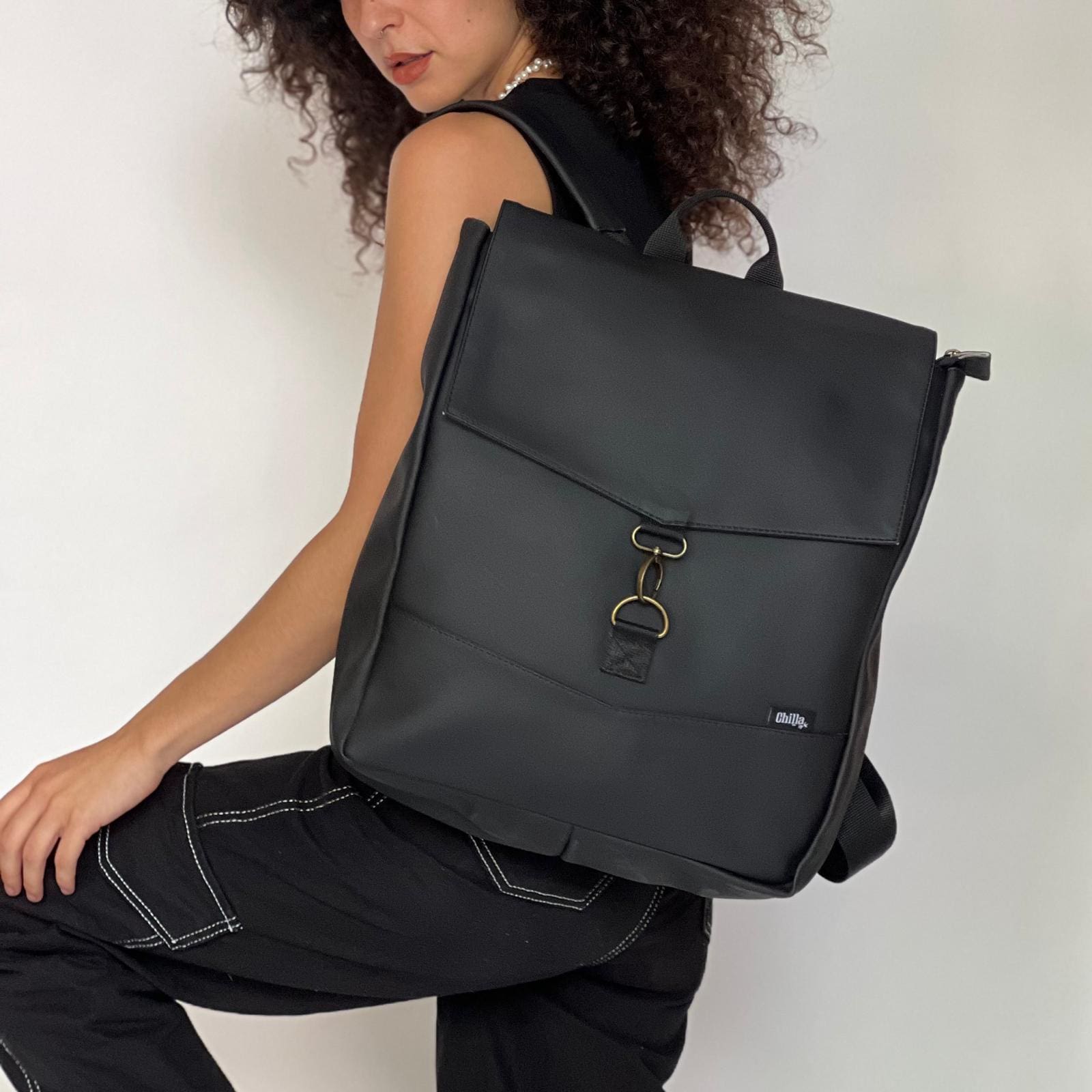 תיק סטודנט שחור דמוי עור