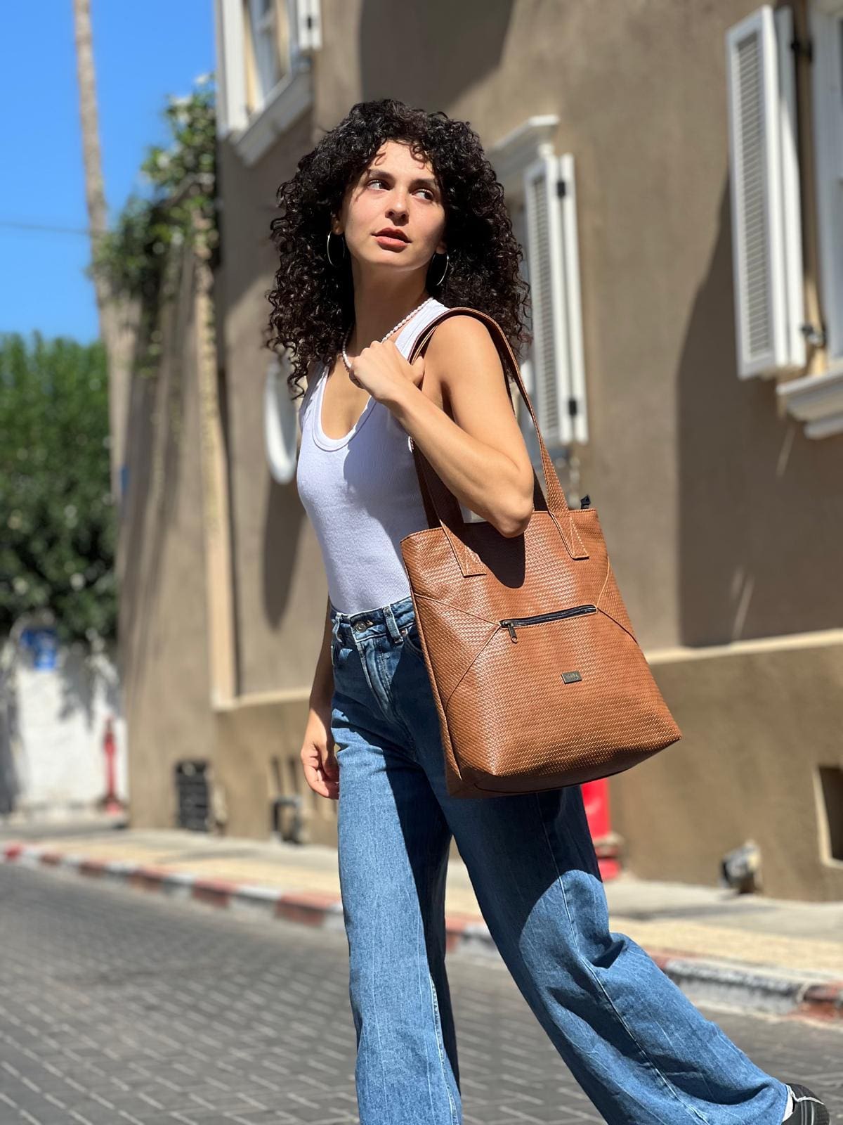 תיק צד Tommy חום צמות