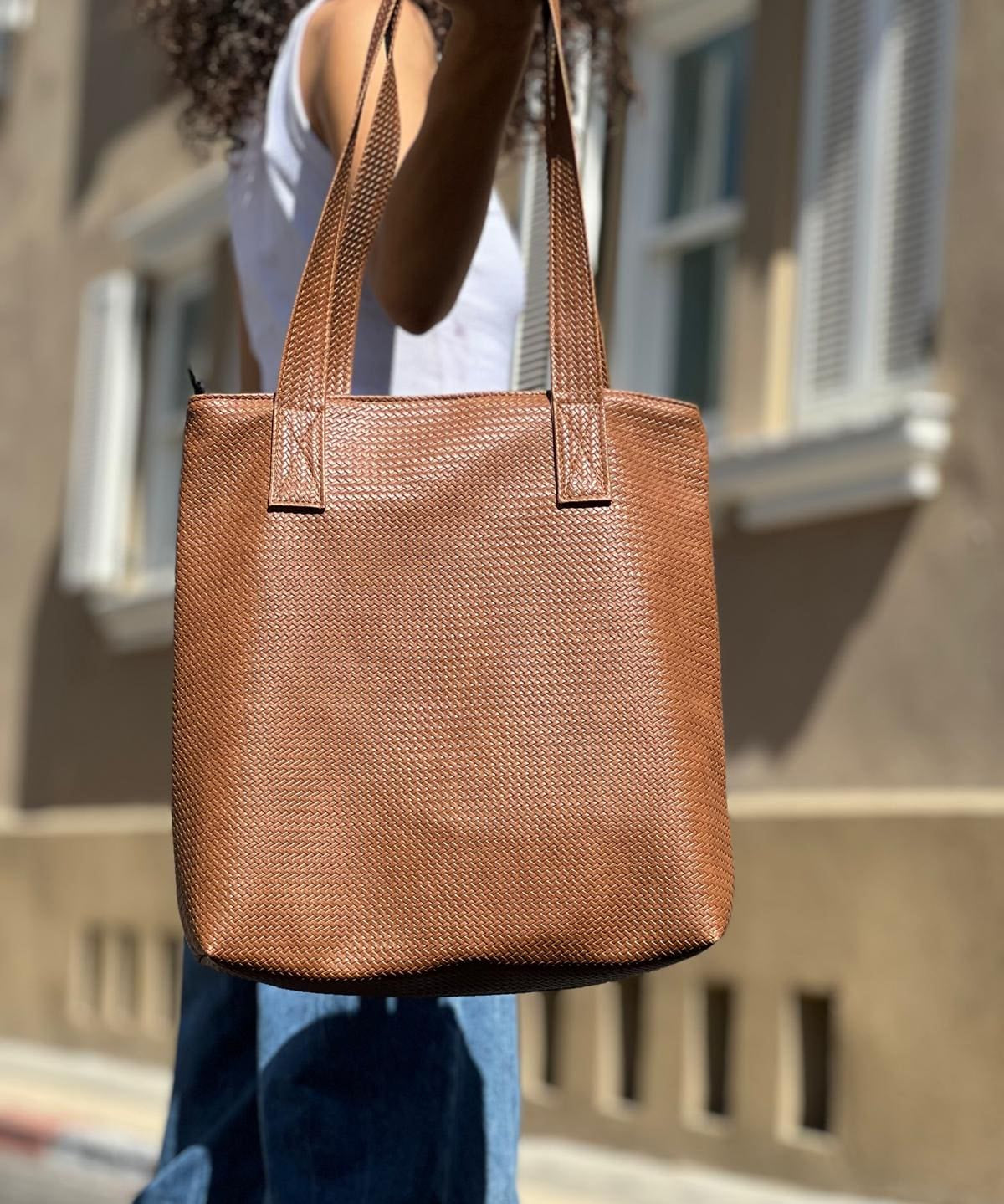 תיק צד Tommy חום צמות