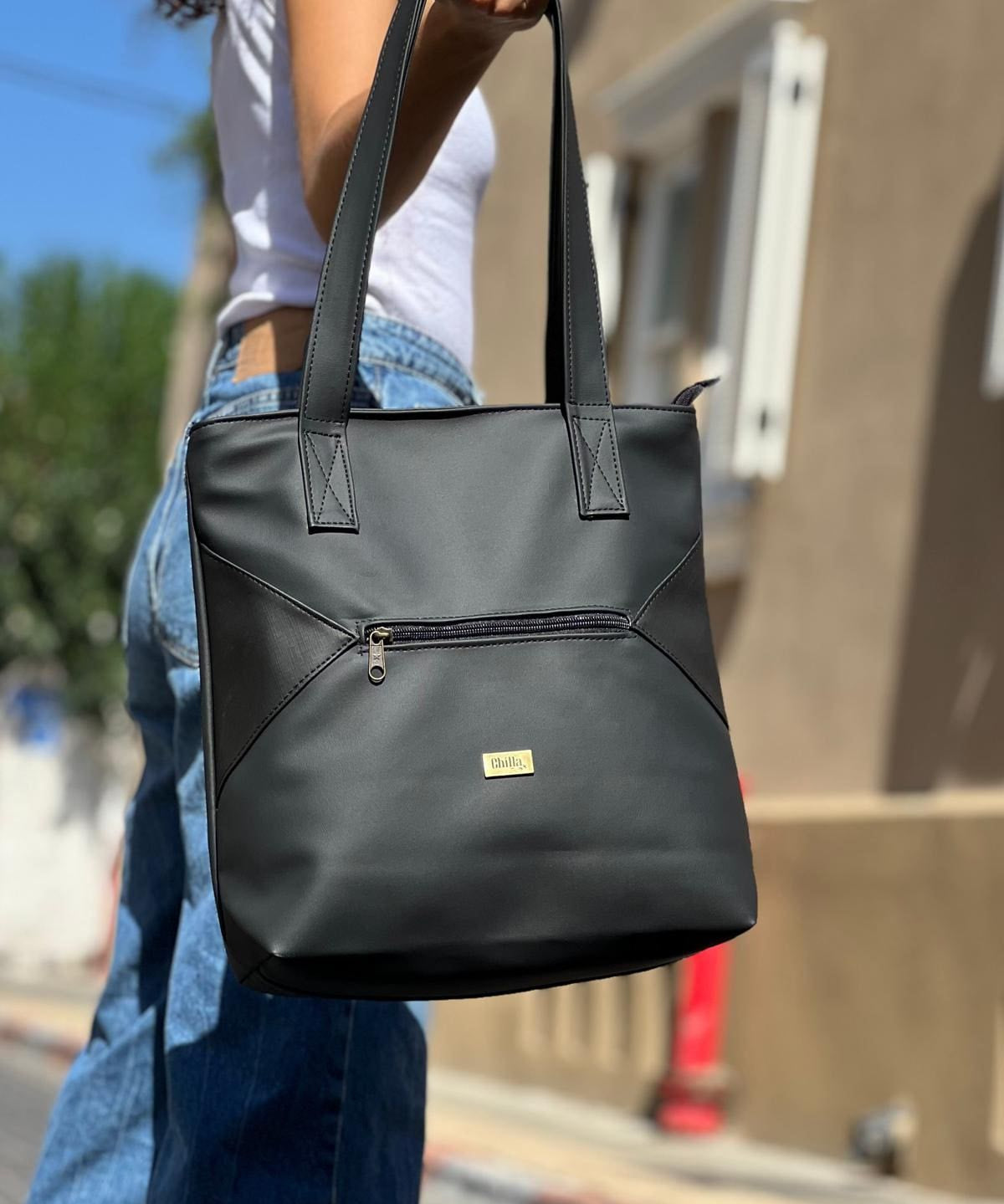 תיק צד Tommy שחור דמוי עור