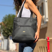 תיק צד Tommy שחור דמוי עור