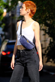 פאוץ' "הלגה" כחול אפור כהה קטיפה