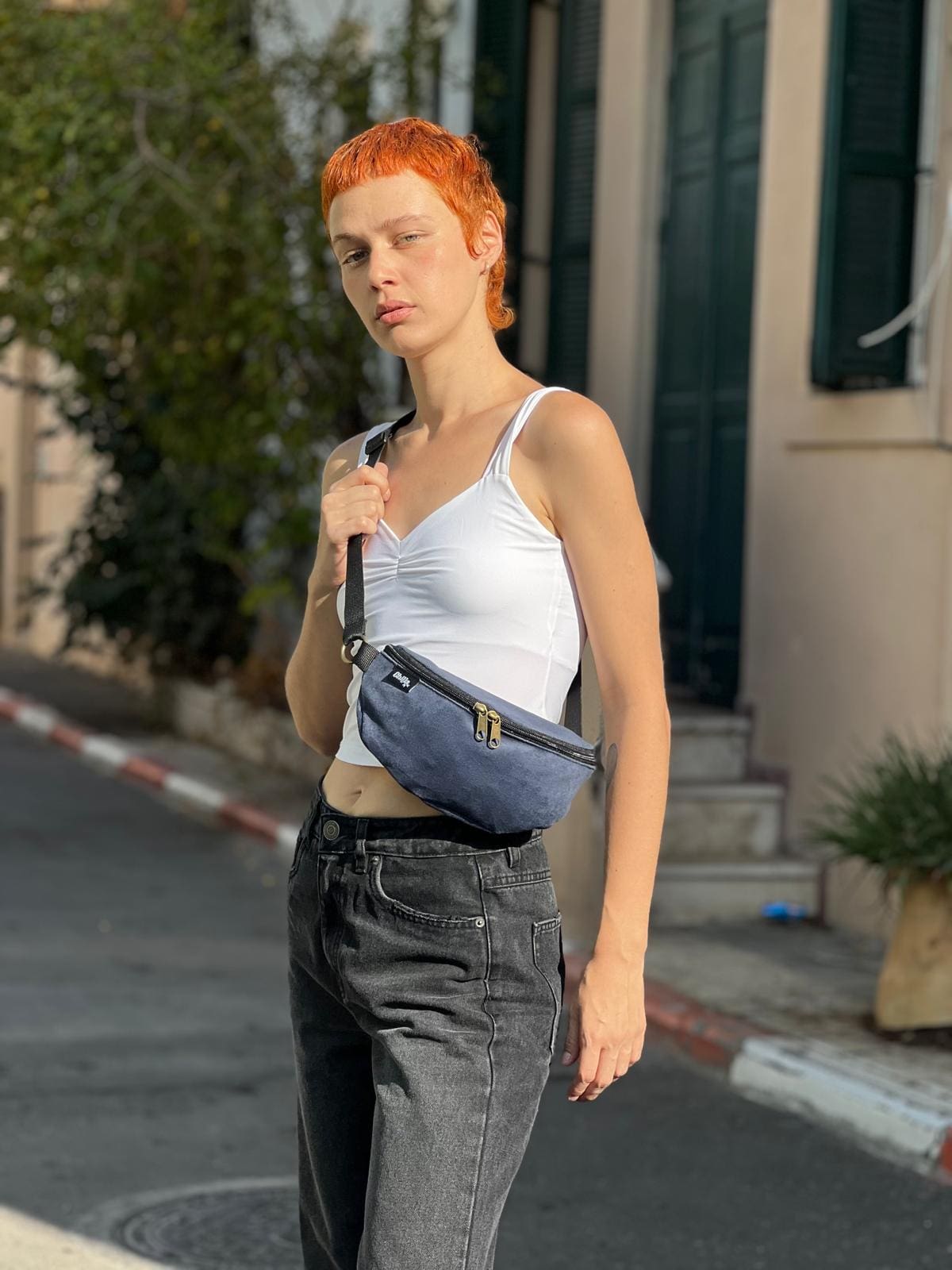 פאוץ' "הלגה" כחול אפור כהה קטיפה