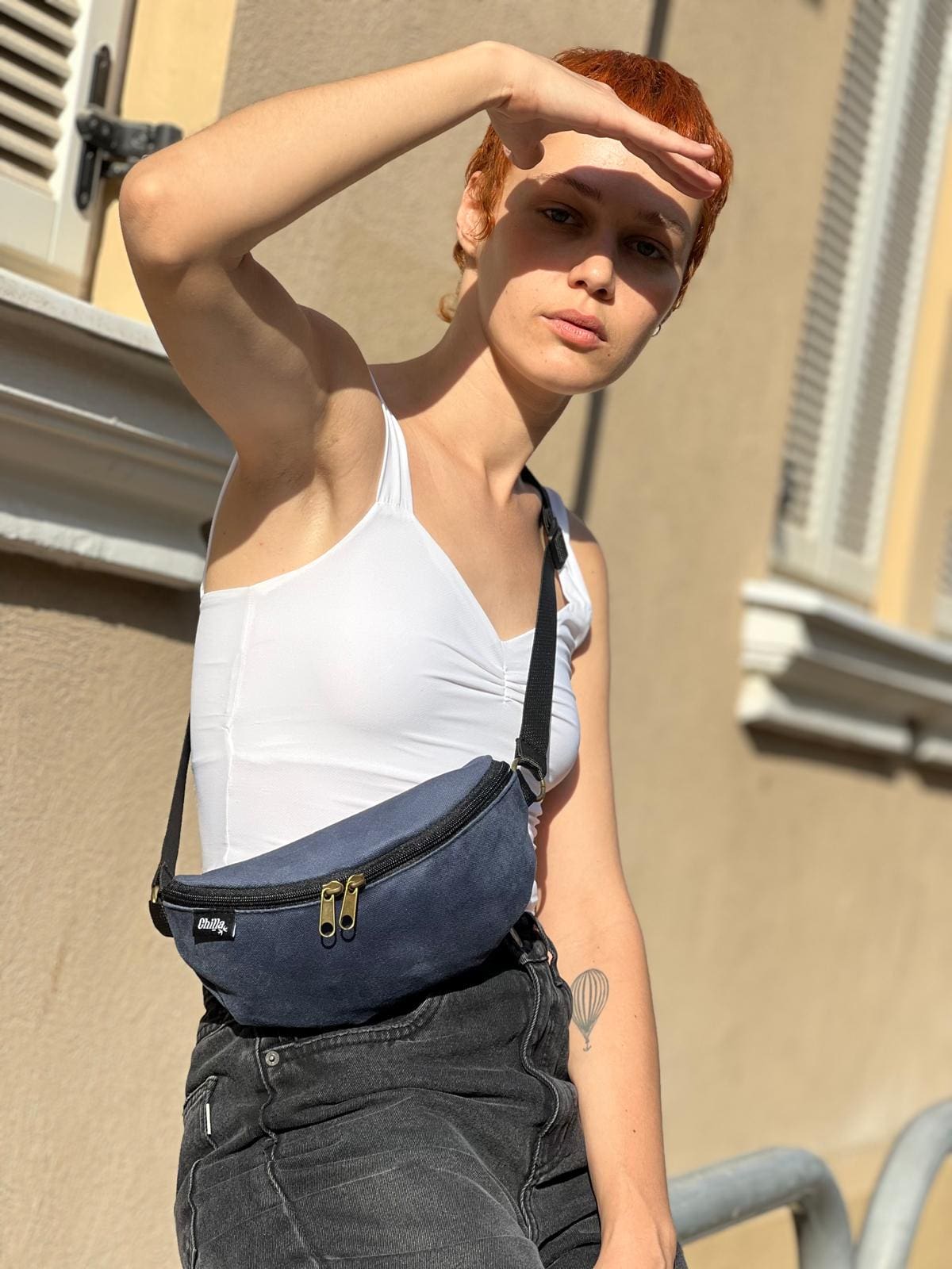 פאוץ' "הלגה" כחול אפור כהה קטיפה