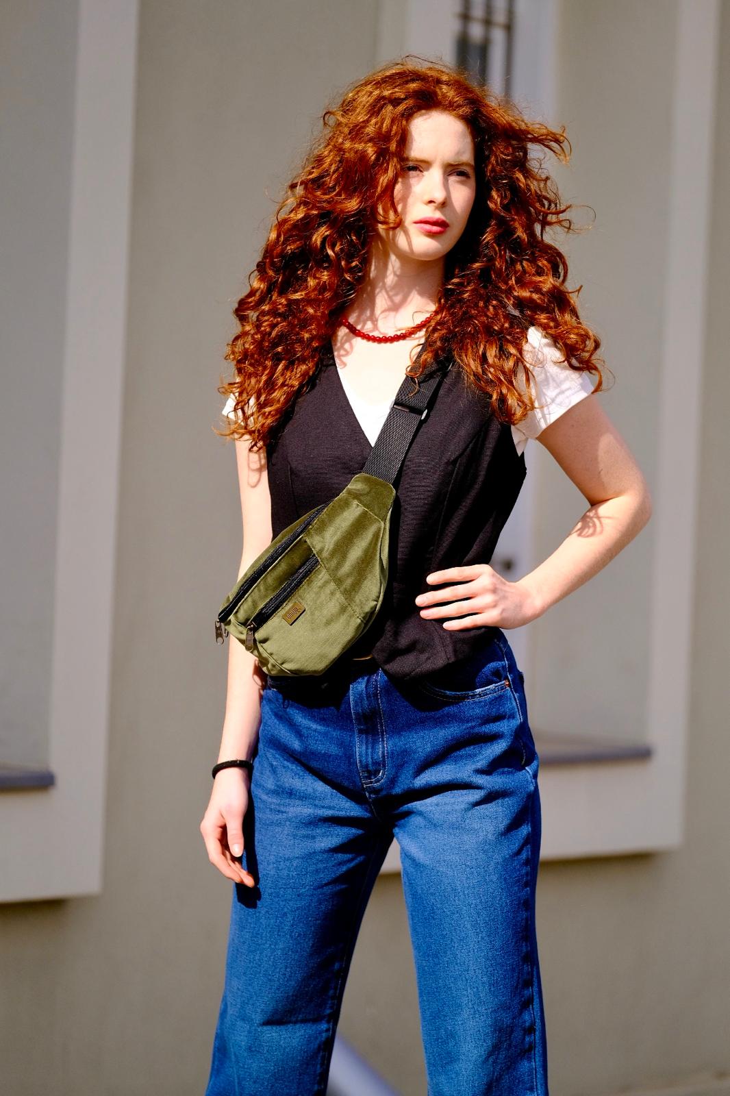 פאוץ' רוני גדול ירוק עתיק קטיפה