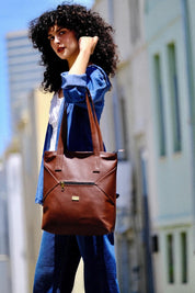 תיק צד Tommy גדול חום אדמה