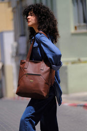 תיק צד Tommy גדול חום אדמה